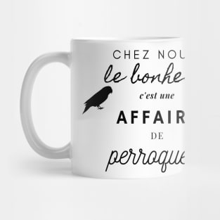 chez nous le bonheur est une affaire de perroquets funny french Mug